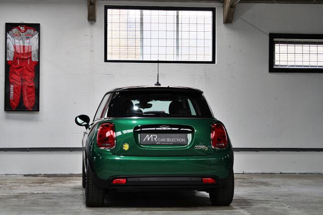 Mini Electric Classic 33 kWh | Adapt. Cruisecontrol | Verwarmd stuur | Camera | Apple Carplay | 17 inch | NL auto | Volledige historie | BTW |