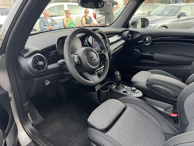 Mini Electric Cooper SE Camden Edition 33 kWh Clima, cruise, navi