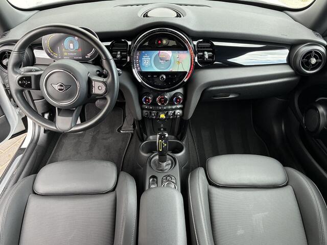 Mini Electric Classic 33 kWh / SOH 100% / Premium Go Pakket / Achteruitrijcamera / Apple Carplay/Android Auto / Navigatie / Stoelverwarming /
