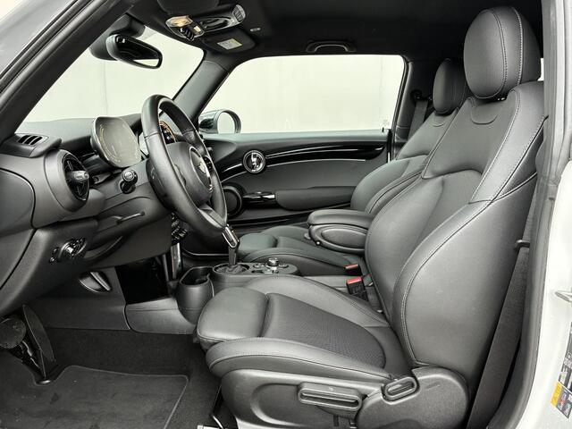 Mini Electric Classic 33 kWh / SOH 100% / Premium Go Pakket / Achteruitrijcamera / Apple Carplay/Android Auto / Navigatie / Stoelverwarming /
