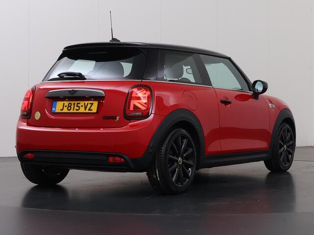 Mini Electric Charged 33 kWh | SOH 93,9% | LED | Sportstoelen | Lederen Interieur | HUD | Navigatie | Parkeercamera | DAB | Stoelverwarming | Sfeerverlichting | Union Jack Achterlichten |