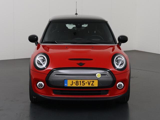 Mini Electric Charged 33 kWh | SOH 93,9% | LED | Sportstoelen | Lederen Interieur | HUD | Navigatie | Parkeercamera | DAB | Stoelverwarming | Sfeerverlichting | Union Jack Achterlichten |