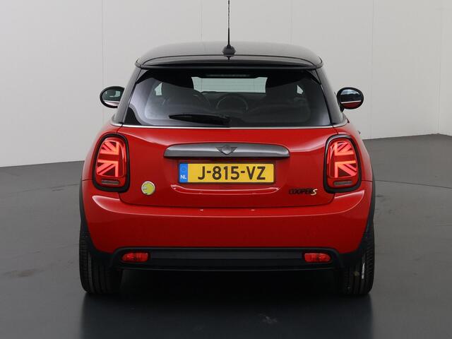 Mini Electric Charged 33 kWh | SOH 93,9% | LED | Sportstoelen | Lederen Interieur | HUD | Navigatie | Parkeercamera | DAB | Stoelverwarming | Sfeerverlichting | Union Jack Achterlichten |