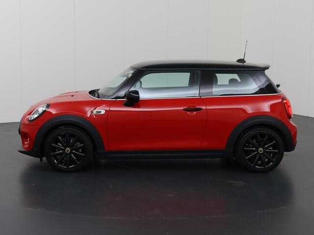 Mini Electric Charged 33 kWh | SOH 93,9% | LED | Sportstoelen | Lederen Interieur | HUD | Navigatie | Parkeercamera | DAB | Stoelverwarming | Sfeerverlichting | Union Jack Achterlichten |
