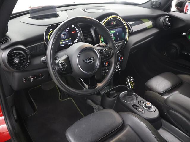 Mini Electric Charged 33 kWh | SOH 93,9% | LED | Sportstoelen | Lederen Interieur | HUD | Navigatie | Parkeercamera | DAB | Stoelverwarming | Sfeerverlichting | Union Jack Achterlichten |