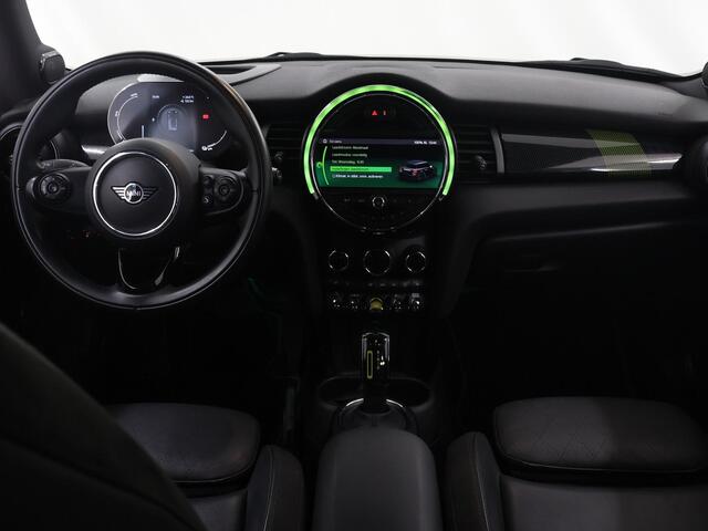 Mini Electric Charged 33 kWh | SOH 93,9% | LED | Sportstoelen | Lederen Interieur | HUD | Navigatie | Parkeercamera | DAB | Stoelverwarming | Sfeerverlichting | Union Jack Achterlichten |