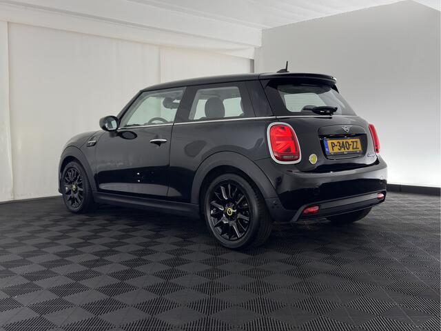 Mini Electric MINI Yours 33 kWh [3-Fase-11kW] {Soh-96%} (INCL.BTW) Aut. *HEAT-PUMP | LEATHER-FABRIC | FULL-LED | NAVI-FULLMAP | SPORT-SEATS | AMBIENT-LIGHT | DIGI-COCKPIT | DAB+ | ECC | PDC | CRUISE | 16''ALU*