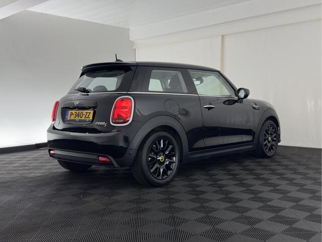 Mini Electric MINI Yours 33 kWh [3-Fase-11kW] {Soh-96%} (INCL.BTW) Aut. *HEAT-PUMP | LEATHER-FABRIC | FULL-LED | NAVI-FULLMAP | SPORT-SEATS | AMBIENT-LIGHT | DIGI-COCKPIT | DAB+ | ECC | PDC | CRUISE | 16''ALU*
