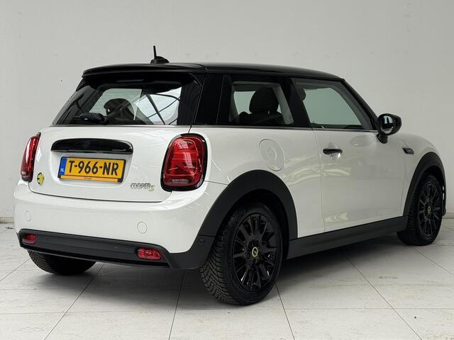 Mini Electric MINI Yours 33 kWh | Navigatie | Parkeersensoren | Stoelverwarming | All-Season Banden |