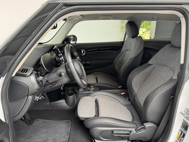 Mini Electric MINI Yours 33 kWh | Navigatie | Parkeersensoren | Stoelverwarming | All-Season Banden |