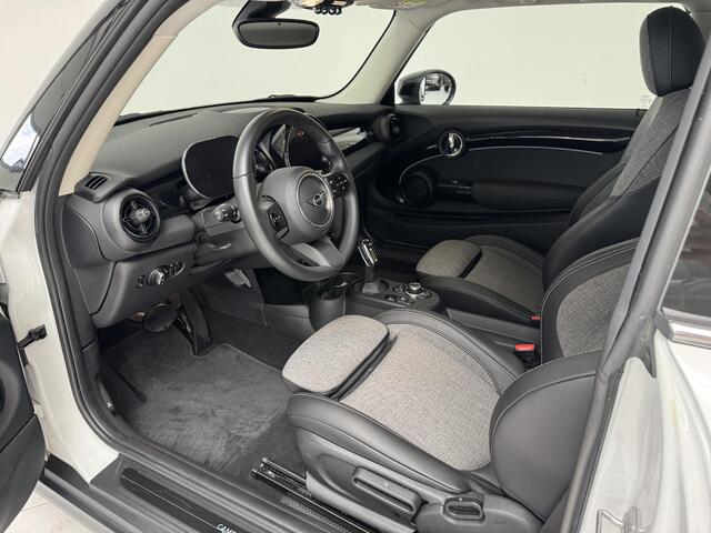 Mini Electric MINI Yours 33 kWh | Navigatie | Parkeersensoren | Stoelverwarming | All-Season Banden |