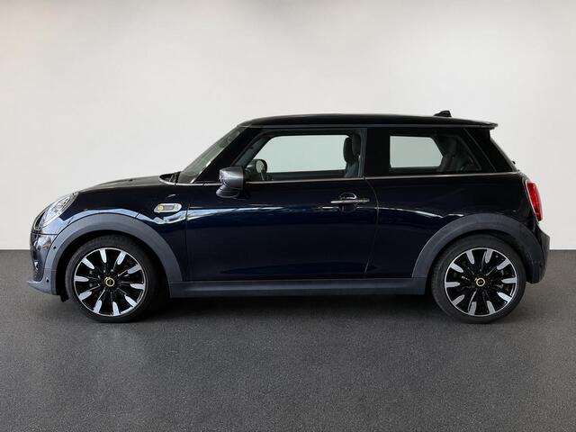 Mini Electric Charged 33 kWh Panoramadak Harman Kardon Camera Leder Navigatie Professional Cruise Control Head Up Display Bluetooth