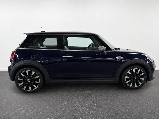 Mini Electric Charged 33 kWh Panoramadak Harman Kardon Camera Leder Navigatie Professional Cruise Control Head Up Display Bluetooth