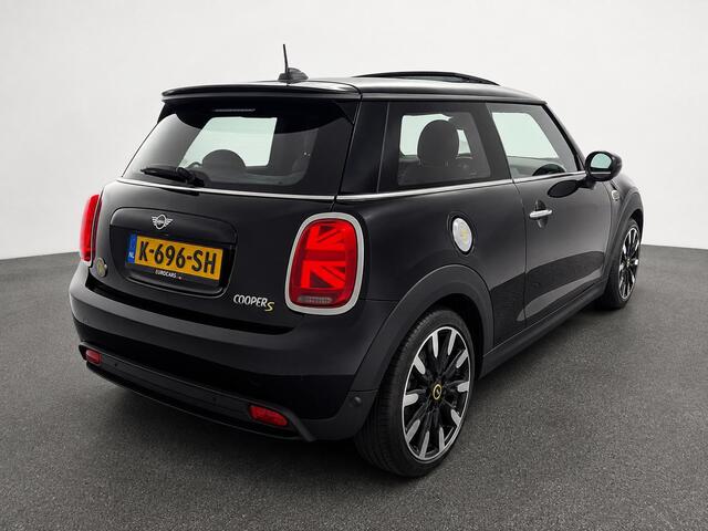 Mini Electric Charged 33 kWh Panoramadak Harman Kardon Camera Leder Navigatie Professional Cruise Control Head Up Display Bluetooth