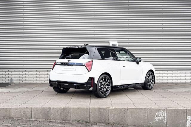 Mini Electric Cooper 3-deurs Cooper SE | John Cooper Works uitvoering | Pakket M | 18" JCW Lap Spoke 2-tone