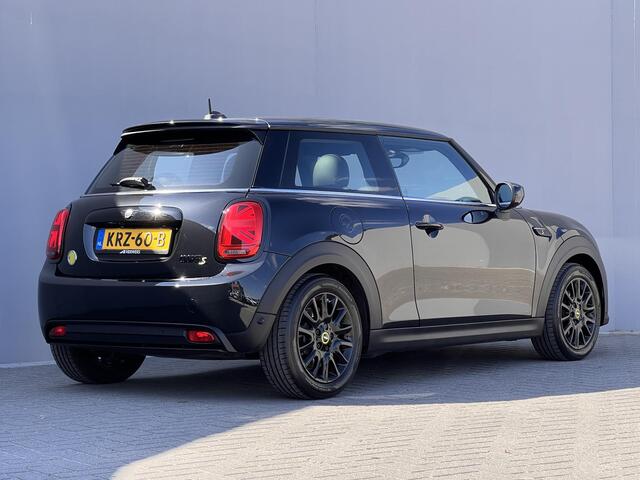 Mini Electric Resolute Edition 33 kWh / Dealer onderhouden / Accu SoH 94 % / Panorama schuifdak / Navigatie / CCS snel laden / Camera / Apple Carplay Android / Stoelverwarming / Climate Control /