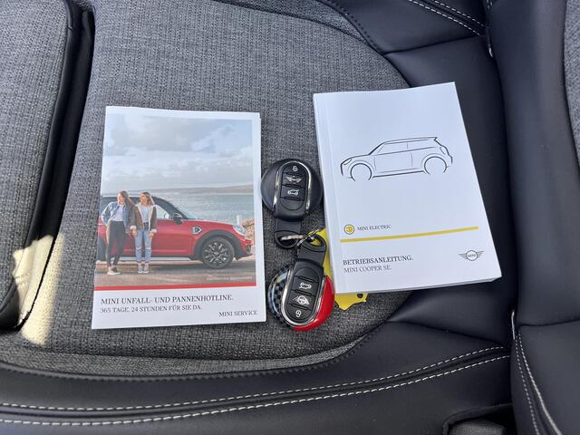 Mini Electric Resolute Edition 33 kWh / Dealer onderhouden / Accu SoH 94 % / Panorama schuifdak / Navigatie / CCS snel laden / Camera / Apple Carplay Android / Stoelverwarming / Climate Control /