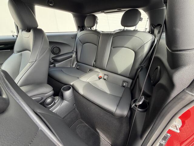 Mini Electric Classic 33 kWh / SOH 95% / All Season banden / Apple Carplay/Android Auto / Navigatie / Stoelverwarming / Keyless entry/start /