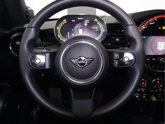 Mini Electric Classic 33 kWh Navigatie | Cruise | Airco | PDC 58