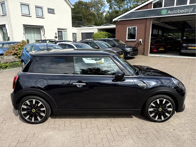 Mini Electric Resolute Edition 33 kWh SOH 94.8, Camera, App Connect, 17''Lmv