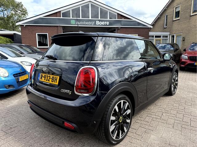 Mini Electric Resolute Edition 33 kWh SOH 94.8, Camera, App Connect, 17''Lmv