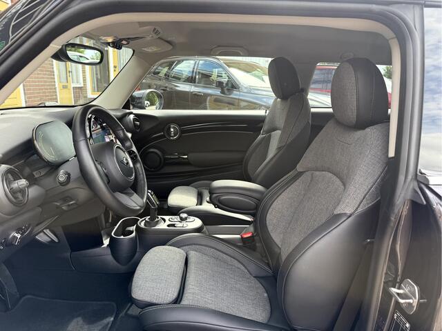 Mini Electric Resolute Edition 33 kWh SOH 94.8, Camera, App Connect, 17''Lmv