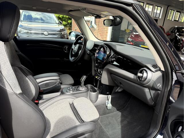 Mini Electric Resolute Edition 33 kWh SOH 94.8, Camera, App Connect, 17''Lmv