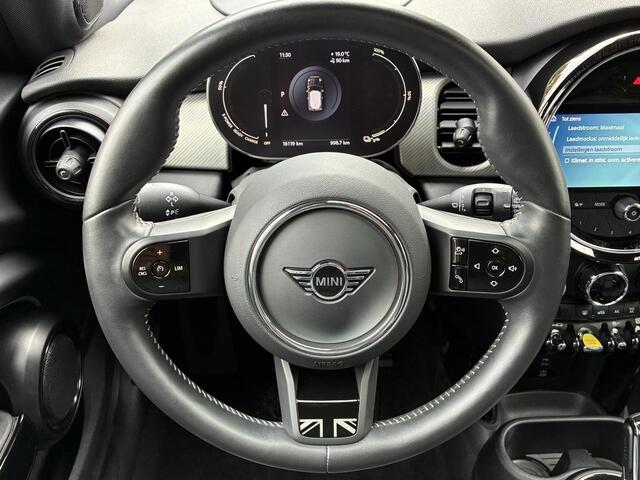 Mini Electric MINI Yours 33 kWh / Cruise control / Stoelverwarming / Schuif/open dak / Achteruitrijcamera / Navigatiesysteem / Lederen bekleding / Climate control /