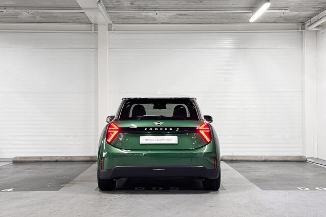 Mini Electric 3-Deurs Cooper SE Favoured | Pakket XL | Harman/Kardon | Stuurwielverwarming | Head-Up Display |