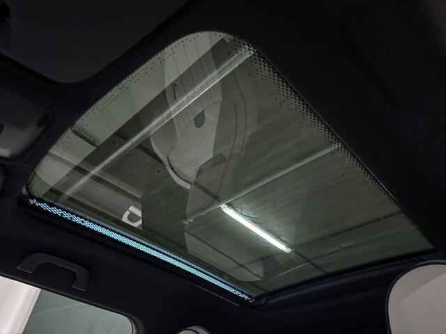 Mini Electric 3-Deurs Cooper SE Favoured | Pakket XL | Harman/Kardon | Stuurwielverwarming | Head-Up Display |