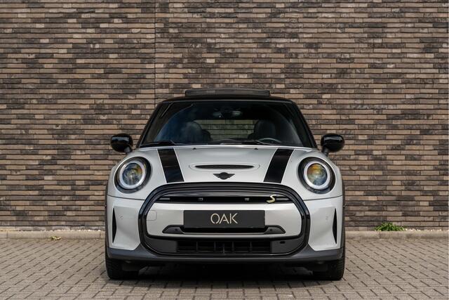 Mini Electric Classic | Navigatie | Panorama | Lounge Leder | Camera | 17"LM | White Silver