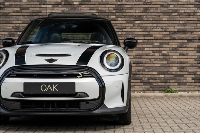 Mini Electric Classic | Navigatie | Panorama | Lounge Leder | Camera | 17"LM | White Silver