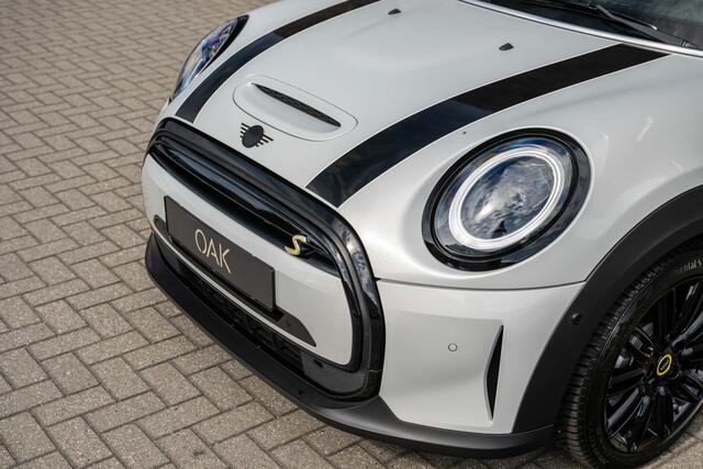 Mini Electric Classic | Navigatie | Panorama | Lounge Leder | Camera | 17"LM | White Silver