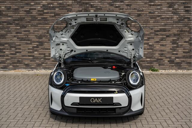 Mini Electric Classic | Navigatie | Panorama | Lounge Leder | Camera | 17"LM | White Silver
