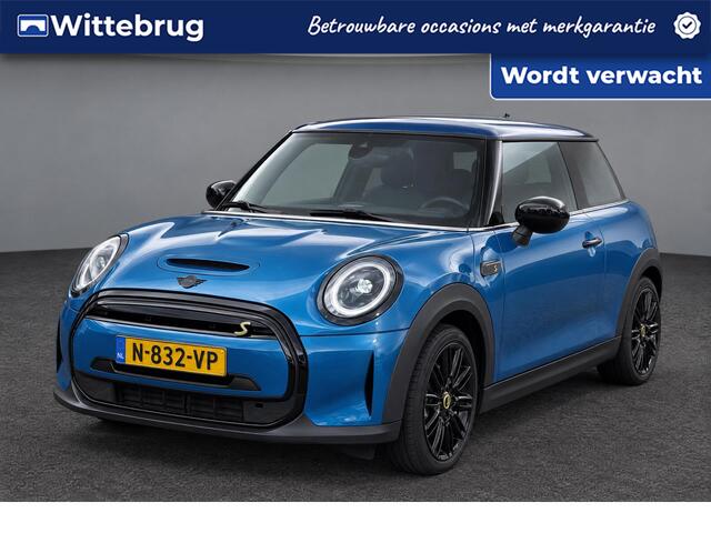 Mini Electric MINI Electric Collection 33 kWh / Navigatie / App connect / Camera / Parkeersensoren achter / Stoelverwarming /