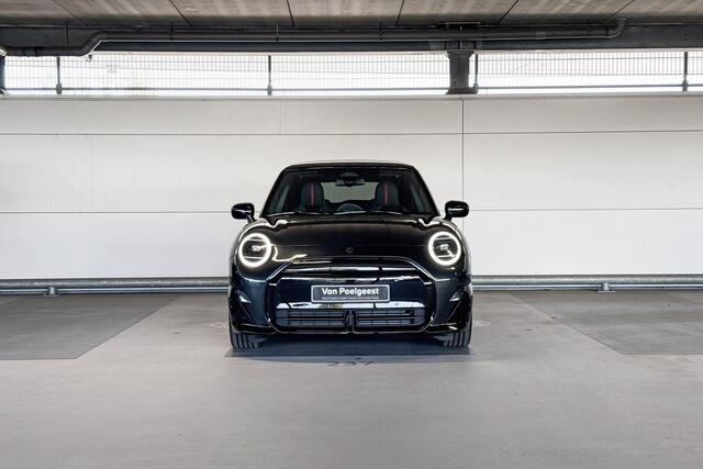 Mini Electric Cooper 3-deurs Cooper SE John Cooper Works M 54.2 kWh | 18 Inch JCW Lap Spoke 2-tone | Meer MINI Weken 4000