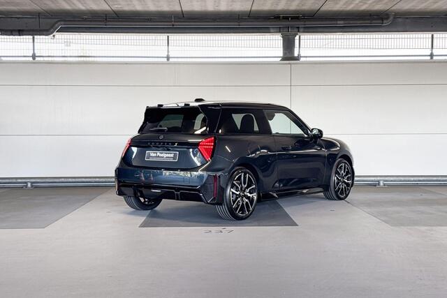 Mini Electric Cooper 3-deurs Cooper SE John Cooper Works M 54.2 kWh | 18 Inch JCW Lap Spoke 2-tone | Meer MINI Weken 4000