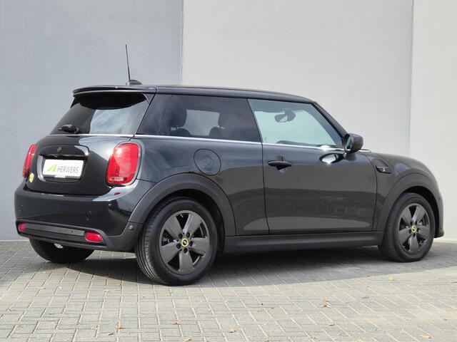 Mini Electric Classic 33 kWh / SOH 96% / Dealer onderhouden / Stoelverwarming / Achteruitrijcamera / CCS snelladen / Cruise control / Appel Carplay Android Auto / Climate control / Parkeersensoren voor en achter / – foto 3