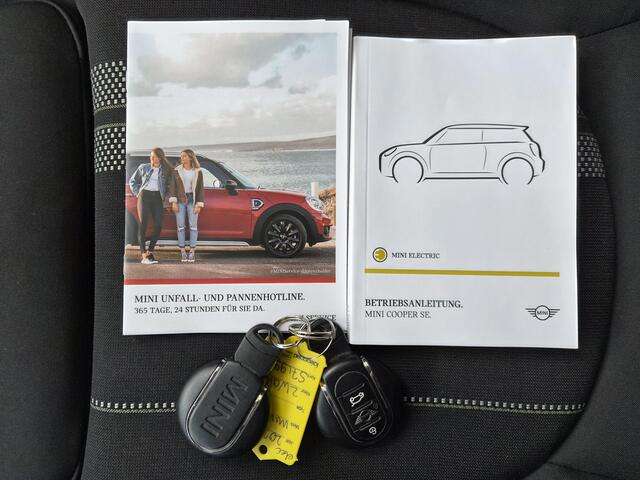 Mini Electric Classic 33 kWh / SOH 96% / Dealer onderhouden / Stoelverwarming / Achteruitrijcamera / CCS snelladen / Cruise control / Appel Carplay Android Auto / Climate control / Parkeersensoren voor en achter / – foto 8