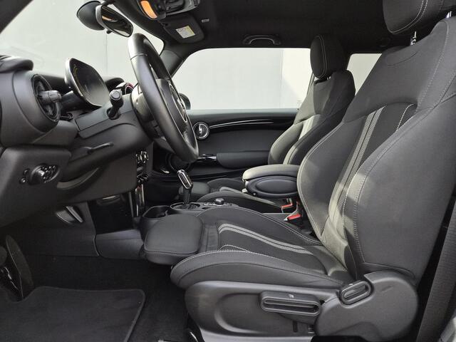 Mini Electric Classic 33 kWh / SOH 96% / Dealer onderhouden / Stoelverwarming / Achteruitrijcamera / CCS snelladen / Cruise control / Appel Carplay Android Auto / Climate control / Parkeersensoren voor en achter / – foto 10
