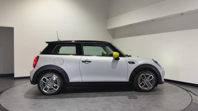 Mini Electric MINI Yours 33 kWh | SOH 95,3% | Panoramadak | Voorstoelen verwarmd | Apple CarPlay - Android Auto – foto 2