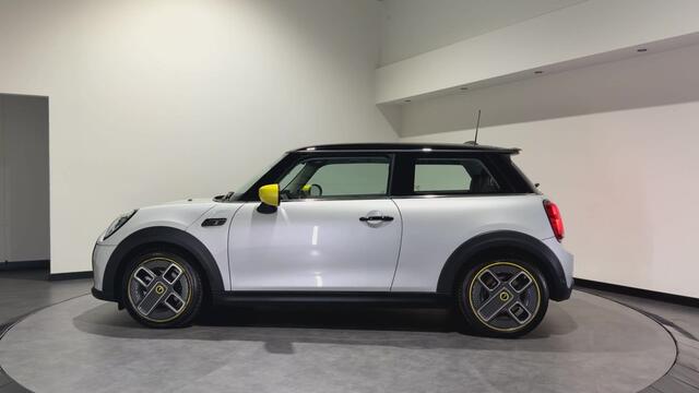 Mini Electric MINI Yours 33 kWh | SOH 95,3% | Panoramadak | Voorstoelen verwarmd | Apple CarPlay - Android Auto – foto 6