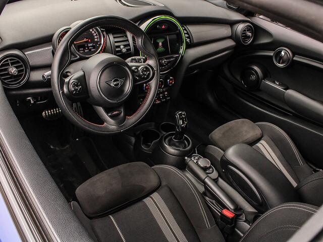 Mini John Cooper Works 1.5 136PK Automaat JCW Pakket | HARMAN EN KARDON | KEYLESS | SFEERVERLICHTING | NAVI | PDC |