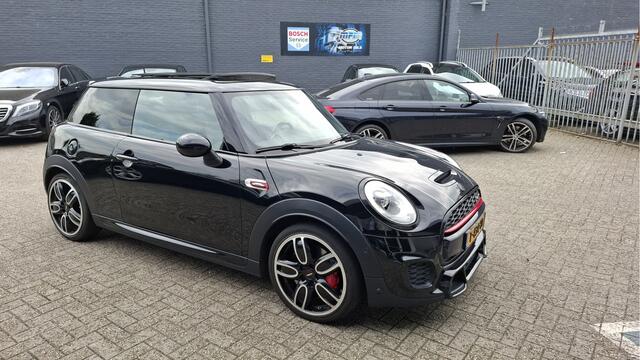Mini John Cooper Works Mini 2.0 Chili 232 PK Wired | Vol | Onderh.historie | Pano.dak | Nav | Stoelverw | LED / Xenon
