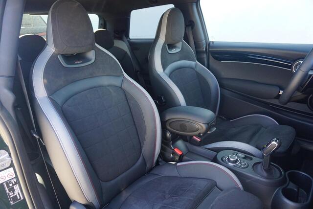 Mini John Cooper Works 3-Deurs Classic / 18'' LM Velgen / Harman Kardon / Schuif- kanteldak /