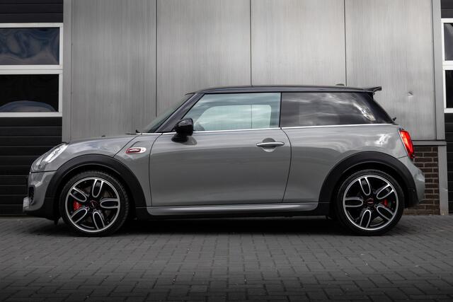 Mini John Cooper Works 2.0 232 pk Chili / Head-Up/ Harman&Kardon/ Led-Koplamp/ Sport-Stoelen/ Park.Sens/ Sport-Uitlaat/ Climate/ Cruise-Controle/ 18'' LMV