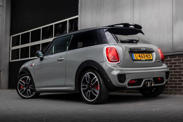Mini John Cooper Works 2.0 232 pk Chili / Head-Up/ Harman&Kardon/ Led-Koplamp/ Sport-Stoelen/ Park.Sens/ Sport-Uitlaat/ Climate/ Cruise-Controle/ 18'' LMV