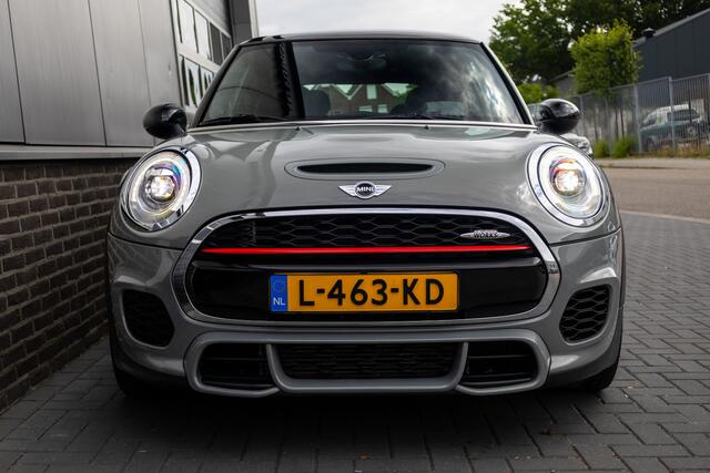 Mini John Cooper Works 2.0 232 pk Chili / Head-Up/ Harman&Kardon/ Led-Koplamp/ Sport-Stoelen/ Park.Sens/ Sport-Uitlaat/ Climate/ Cruise-Controle/ 18'' LMV