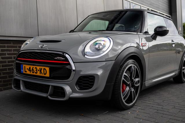 Mini John Cooper Works 2.0 232 pk Chili / Head-Up/ Harman&Kardon/ Led-Koplamp/ Sport-Stoelen/ Park.Sens/ Sport-Uitlaat/ Climate/ Cruise-Controle/ 18'' LMV