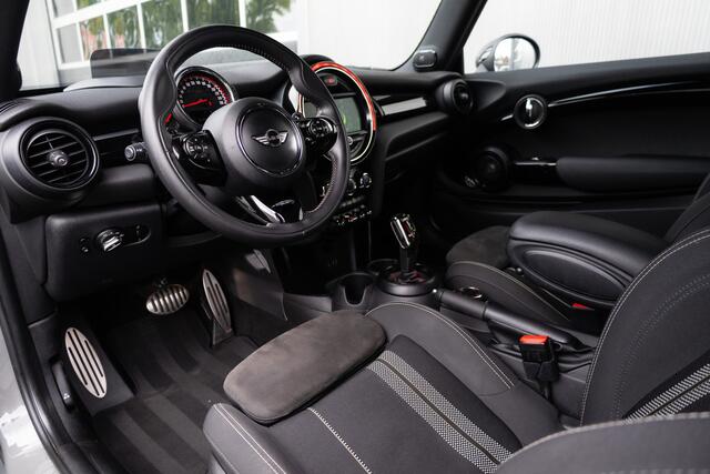 Mini John Cooper Works 2.0 232 pk Chili / Head-Up/ Harman&Kardon/ Led-Koplamp/ Sport-Stoelen/ Park.Sens/ Sport-Uitlaat/ Climate/ Cruise-Controle/ 18'' LMV